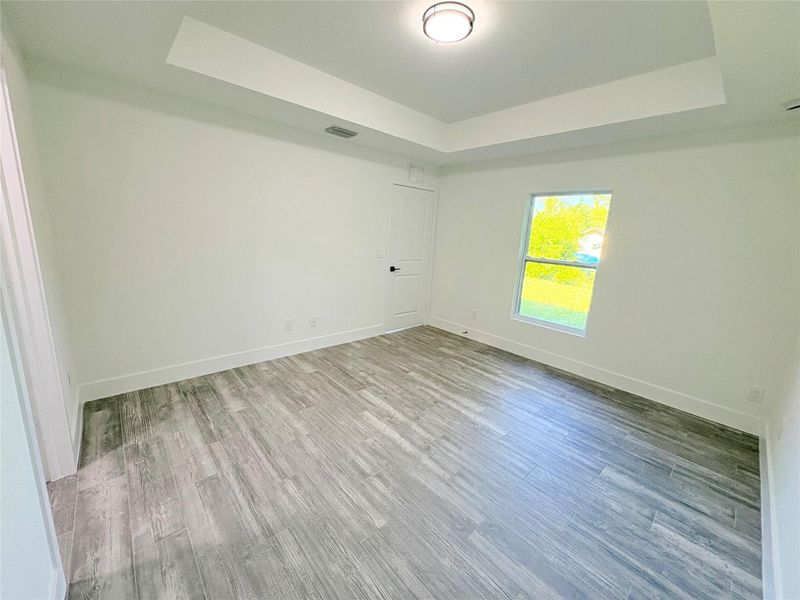 Spacious, unfurnished interior of a new home in , Okeechobee (Image 29).