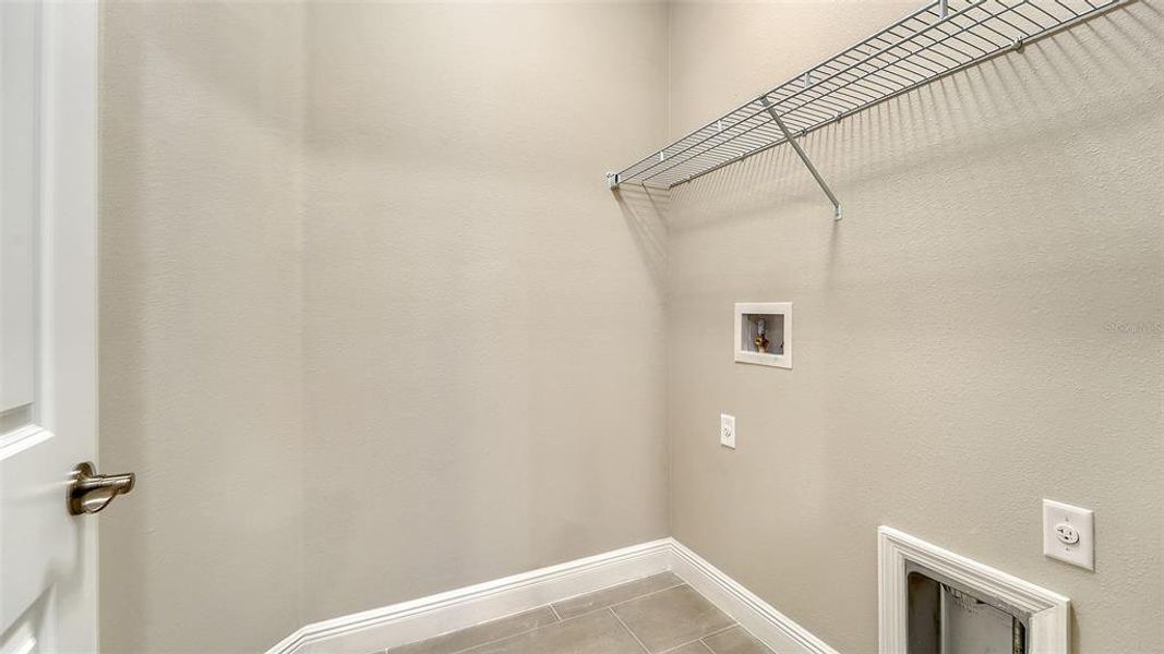 Spacious, unfurnished interior of a new home in Windward, Lakewood Ranch (Image 32).