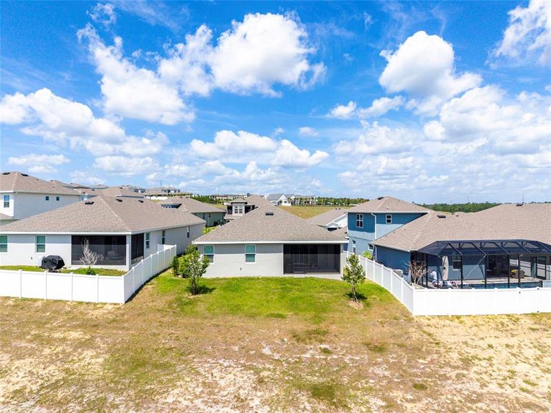 Exterior details and patio area of a home in Hills of Minneola, Minneola (Image 3).