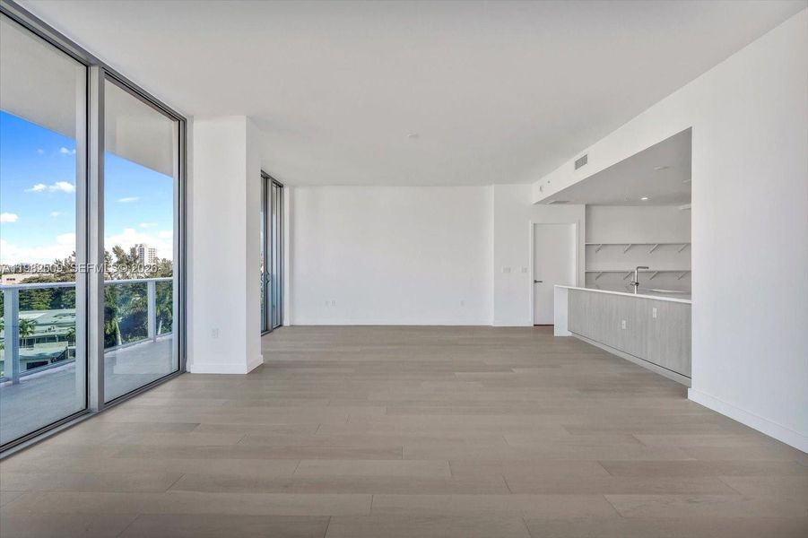 Spacious, unfurnished interior of a new home in , Bay Harbor Islands (Image 12).