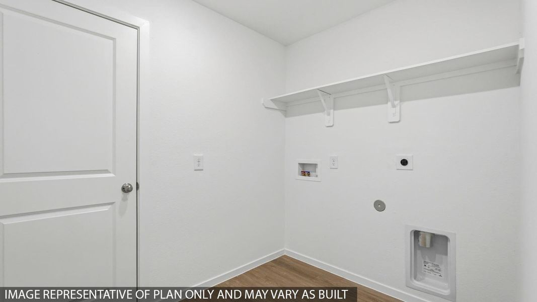 Spacious, unfurnished interior of a new home in Cypress Green, Tomball (Image 13).