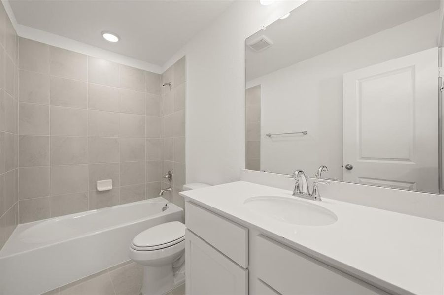 25_8825 Acorn- Bathroom-1