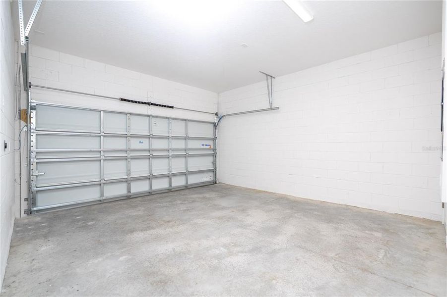 Spacious, unfurnished interior of a new home in , Orlando (Image 48).