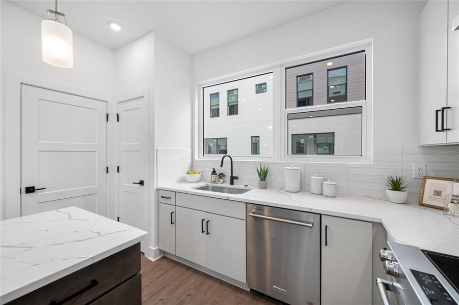 Furnished interior view inside a new home in Alante, St. Petersburg (Image 6). Furnished interior view inside a new home in Alante, St. Petersburg (Image 6).