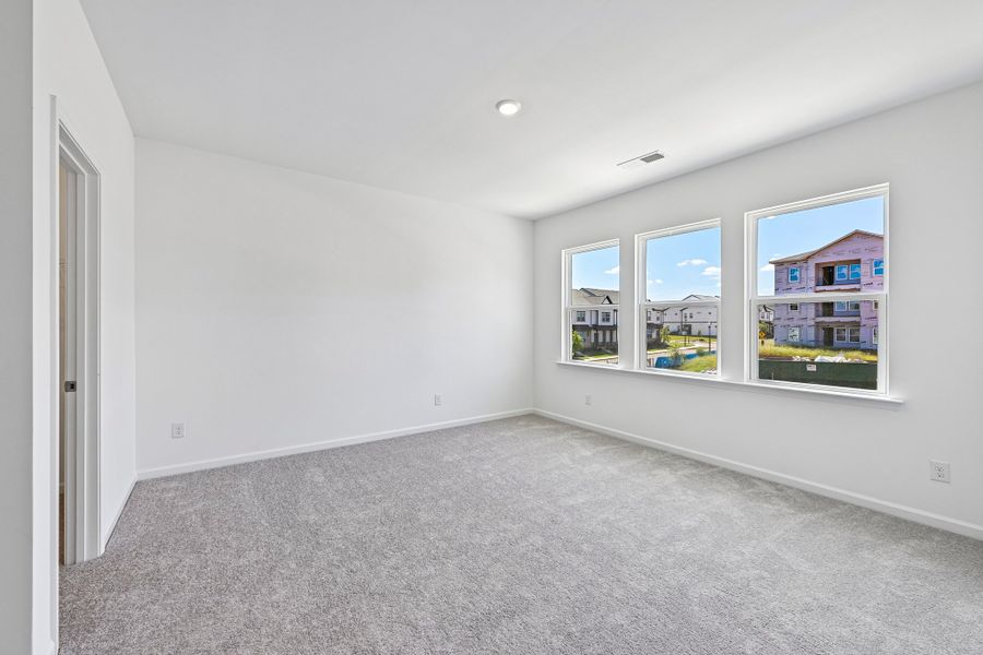 Spacious, unfurnished interior of a new home in Terraces at the Exchange, Fort Mill (Image 25).