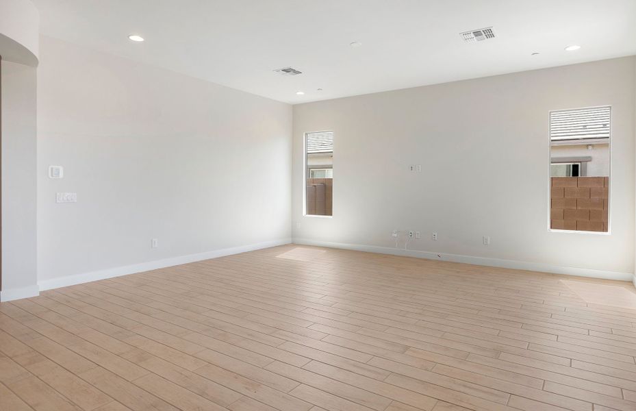 Spacious, unfurnished interior of a new home in Vistoso Canyon Estates, Oro Valley (Image 16).