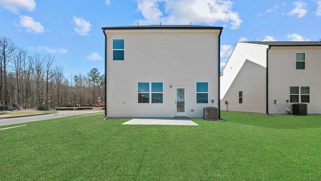 Representative exterior details of a home built from the Saratoga by D.R. Horton in Poplar Preserve, Newnan (Image 2).
