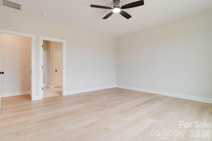 Spacious, unfurnished interior of a new home in , Lincolnton (Image 11).