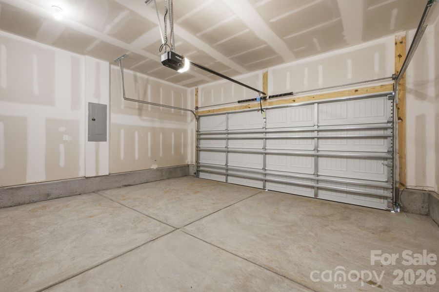 Spacious, unfurnished interior of a new home in Catawba Trace, Catawba (Image 17).