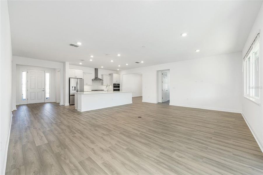 Spacious, unfurnished interior of a new home in , Ocala (Image 18).