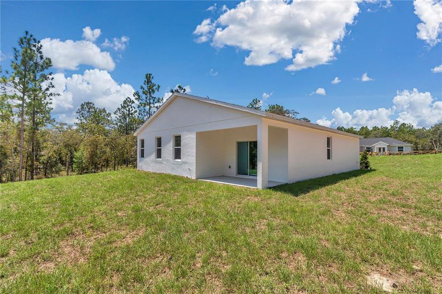 Exterior details and patio area of a home in , Dunnellon (Image 33).