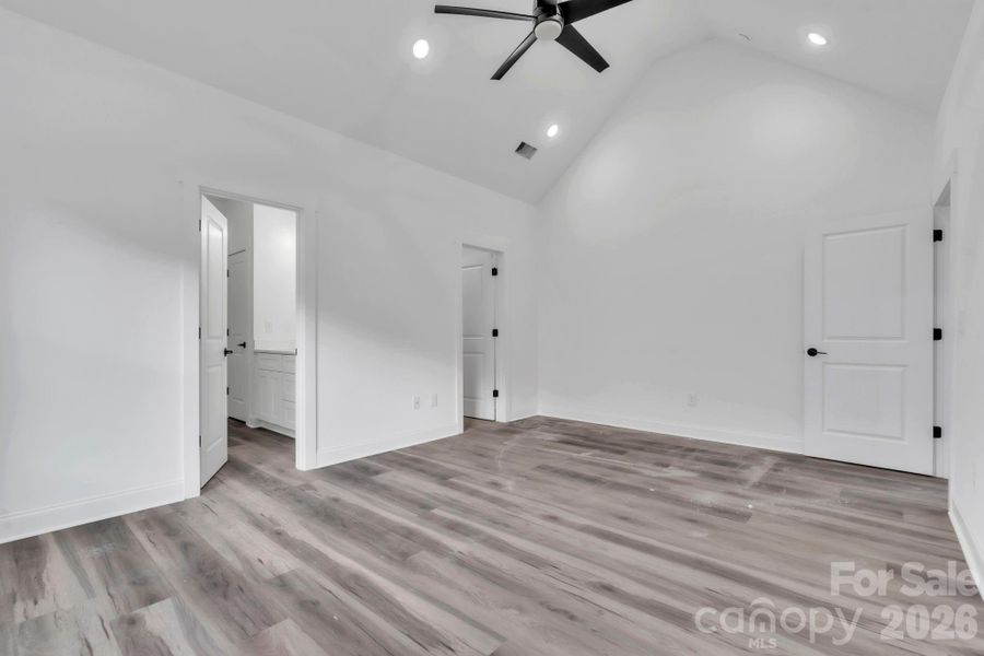 Spacious, unfurnished interior of a new home in , Greenville (Image 20).