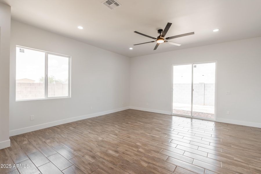 Living Room (1) Living Room (1)