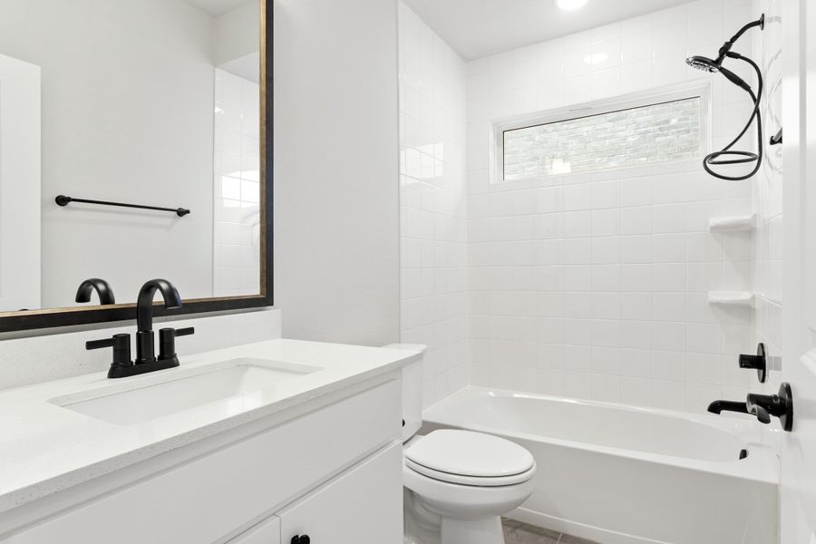 Furnished interior view inside a new home in Willow Grove, Melissa (Image 31).