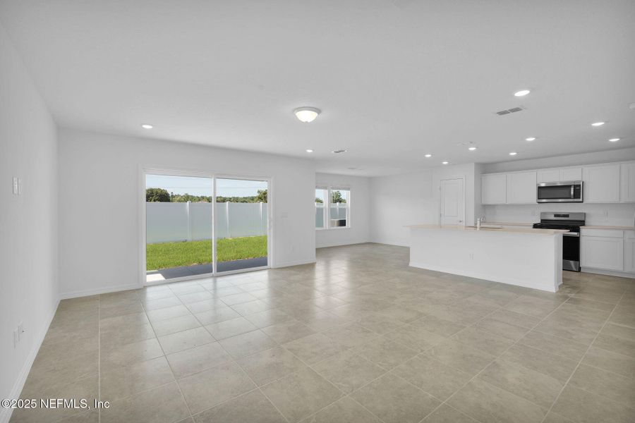 Spacious, unfurnished interior of a new home in Wells Landing, Jacksonville (Image 17).