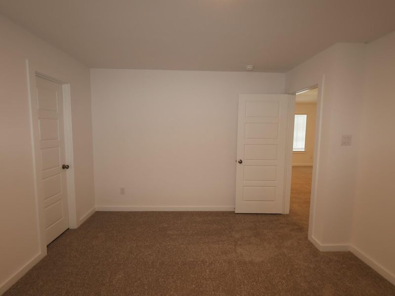 Spacious, unfurnished interior of a new home in Summerview, Fulshear (Image 10).