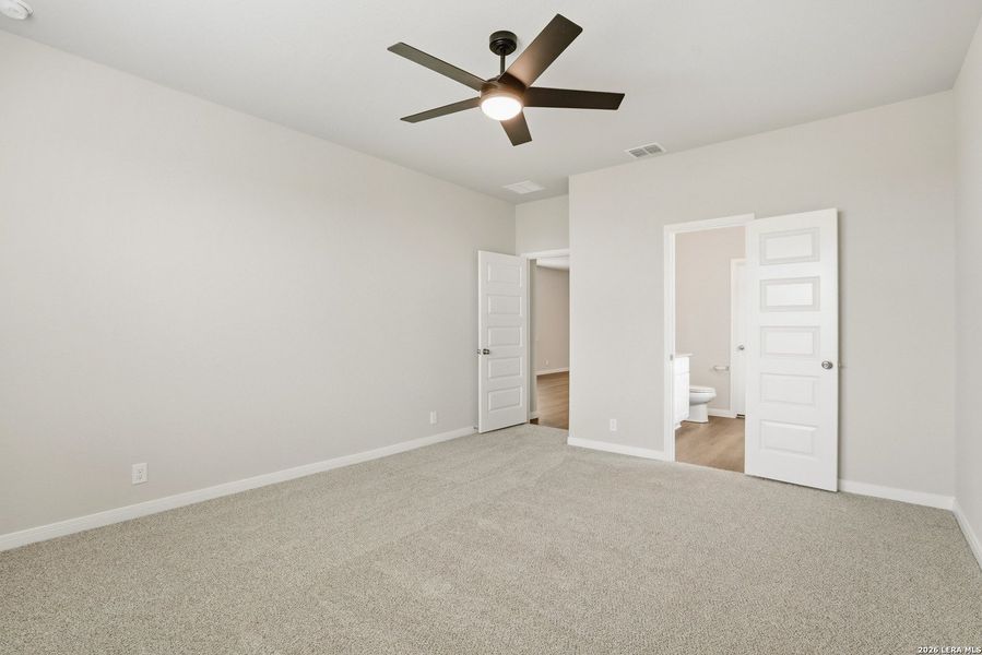 Spacious, unfurnished interior of a new home in Dauer Ranch, New Braunfels (Image 16). Spacious, unfurnished interior of a new home in Dauer Ranch, New Braunfels (Image 16).
