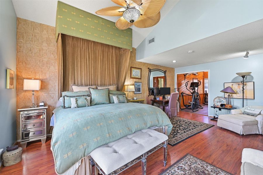 Furnished interior view inside a new home in , Galveston (Image 22).