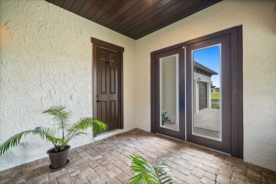 Exterior details and patio area of a home in , Ocala (Image 3).