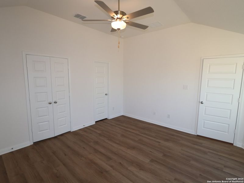 Spacious, unfurnished interior of a new home in Paloma Park, Converse (Image 19).