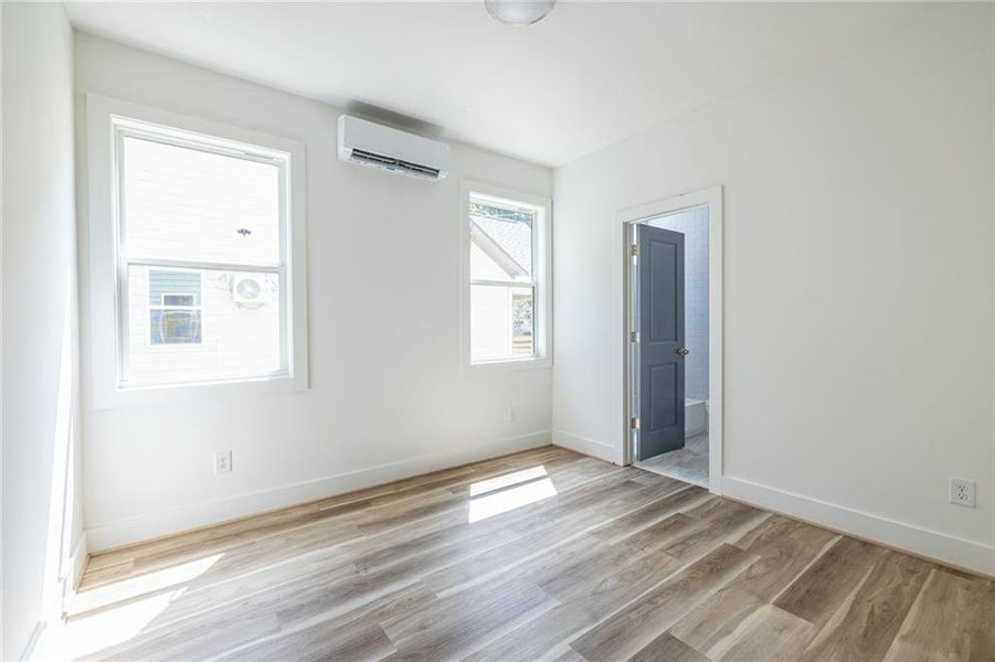 Spacious, unfurnished interior of a new home in , Atlanta (Image 17).