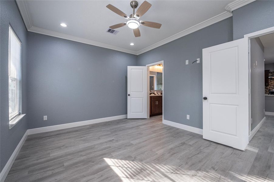 Spacious, unfurnished interior of a new home in , Texas City (Image 17).