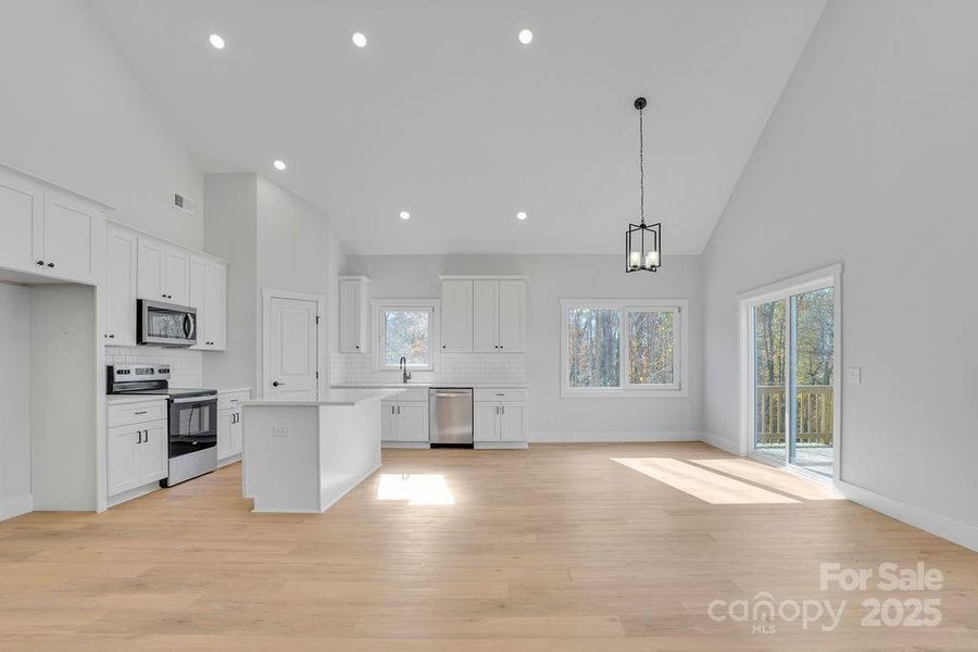 Spacious, unfurnished interior of a new home in , Lincolnton (Image 19).