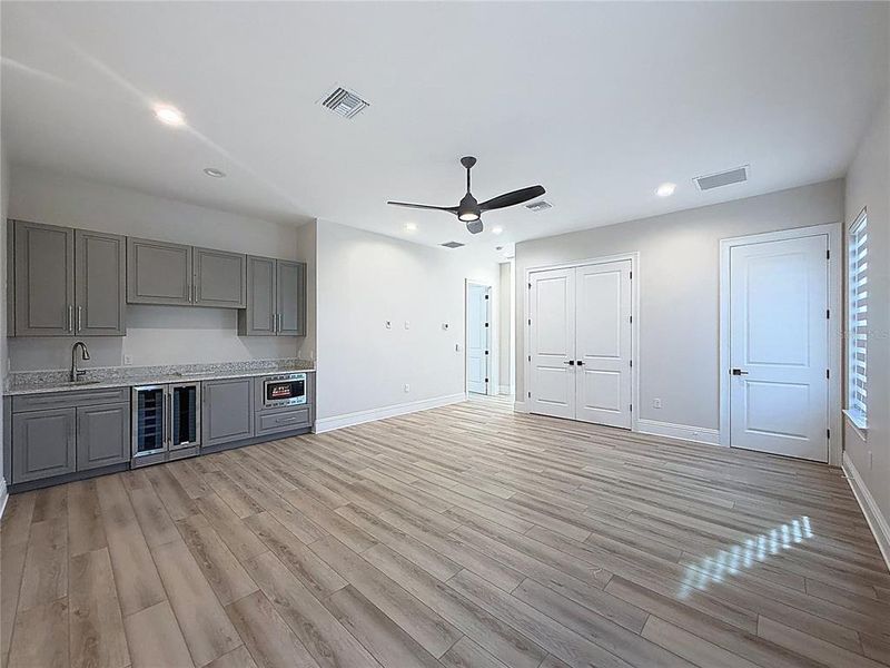 Spacious, unfurnished interior of a new home in , Reunion (Image 23).