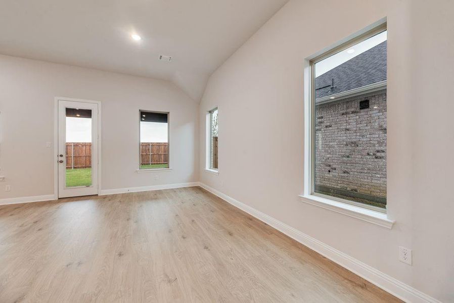 Spacious, unfurnished interior of a new home in Sutton Fields, Celina (Image 17).