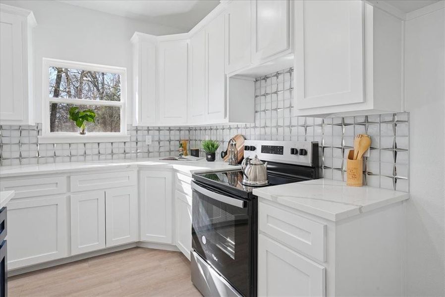 Furnished interior view inside a new home in , Mabank (Image 14).