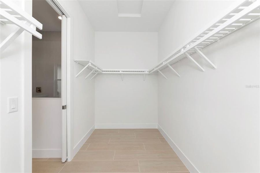 Spacious, unfurnished interior of a new home in , Sarasota (Image 44).