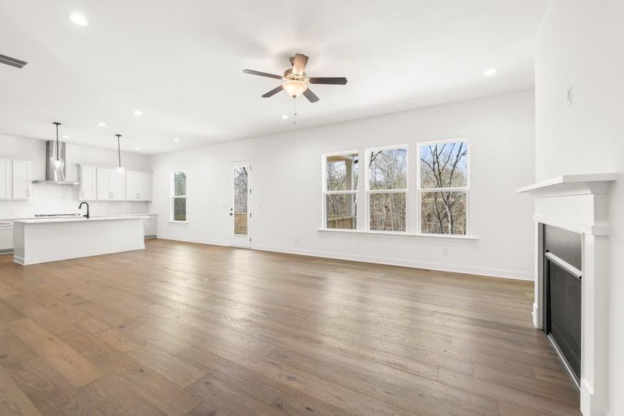 Spacious, unfurnished interior of a new home in East Harbor II at Chestatee, Dawsonville (Image 24).