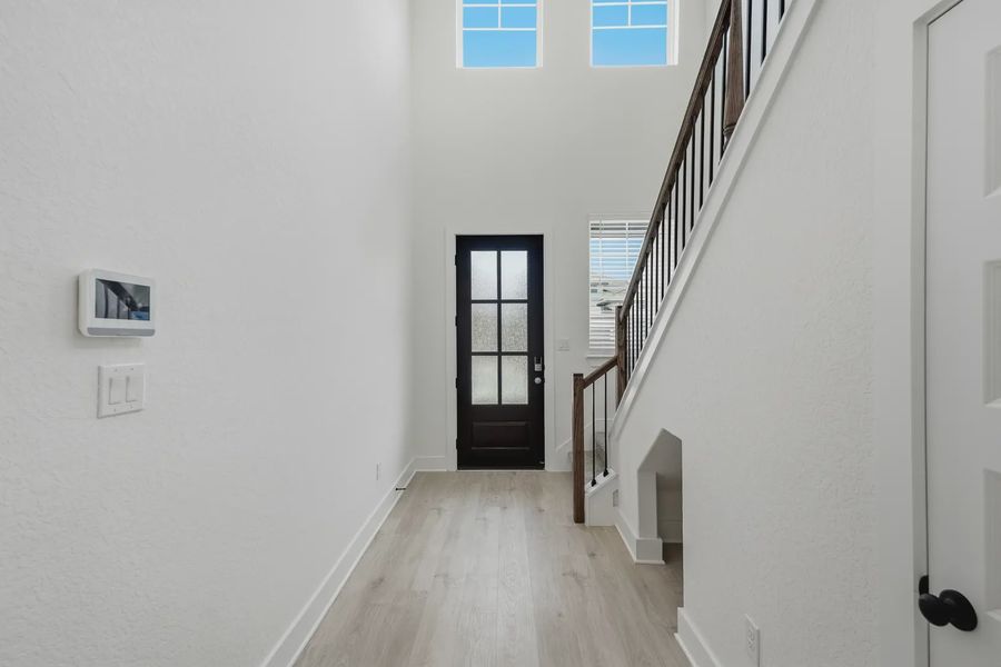 Spacious, unfurnished interior of a new home in Stillwater Ranch, San Antonio (Image 15).