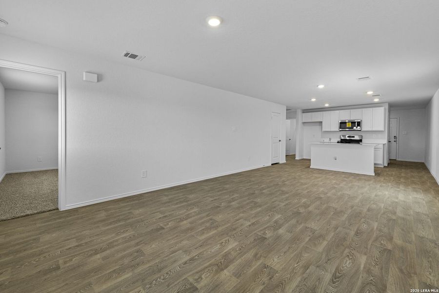 Spacious, unfurnished interior of a new home in Hickory Ridge, Elmendorf (Image 24).
