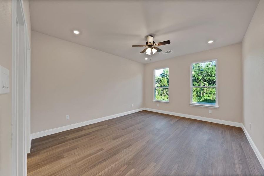 Spacious, unfurnished interior of a new home in , Granbury (Image 17).