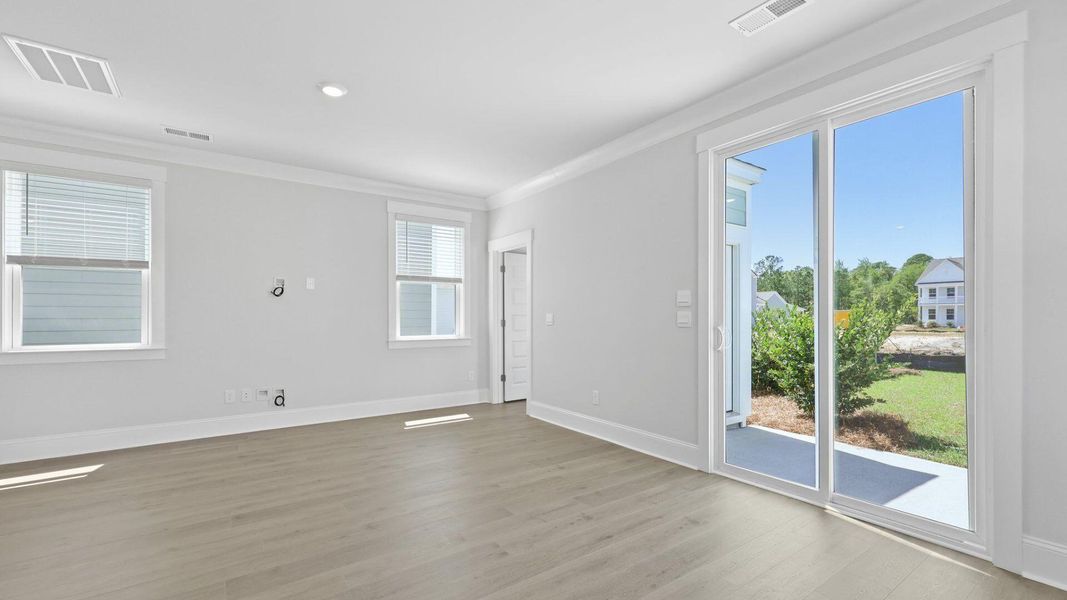 Spacious, unfurnished interior of a new home in Sheep Island, Summerville (Image 39).