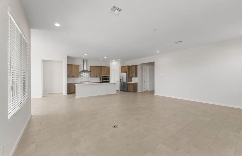 Spacious, unfurnished interior of a new home in Soleo, San Tan Valley (Image 20).