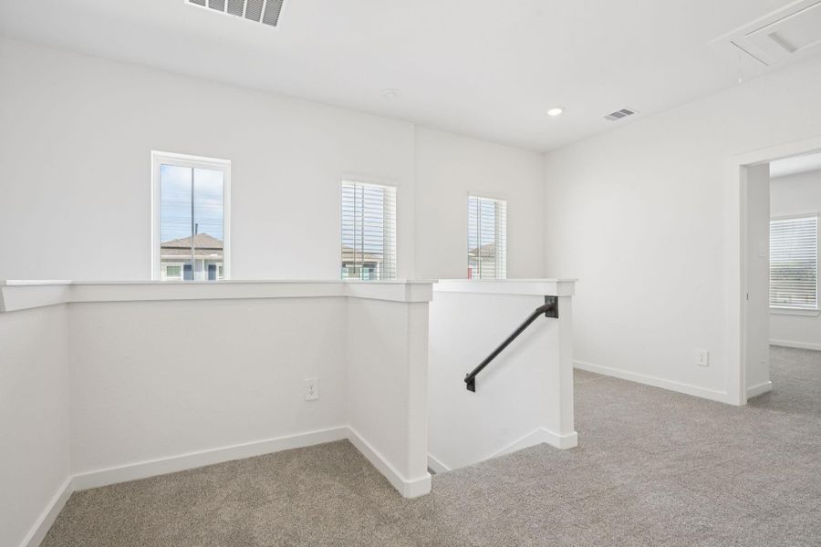 Spacious, unfurnished interior of a new home in Kemah Crossing - City Series, Kemah (Image 37).