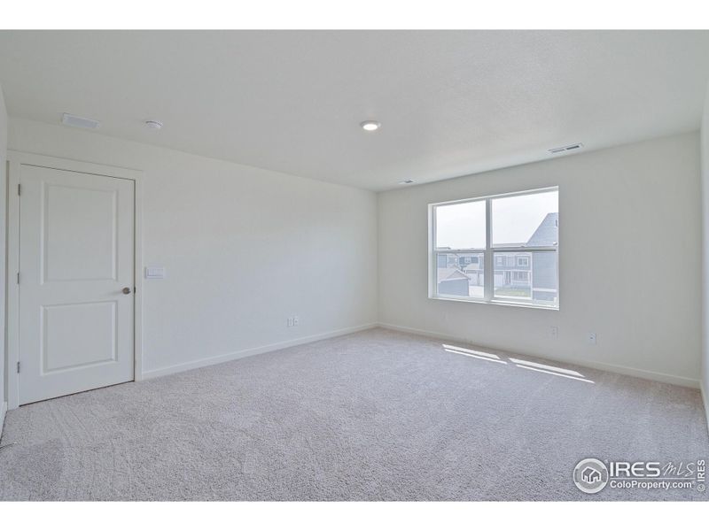 Spacious, unfurnished interior of a new home in Northridge Estates, Greeley (Image 15).