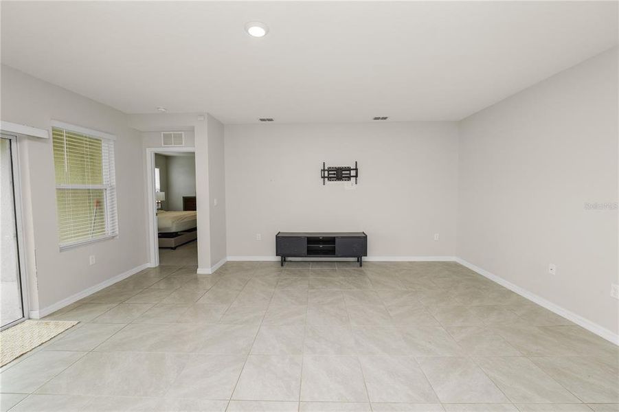 Spacious, unfurnished interior of a new home in Wind Meadows South, Bartow (Image 23). Spacious, unfurnished interior of a new home in Wind Meadows South, Bartow (Image 23).