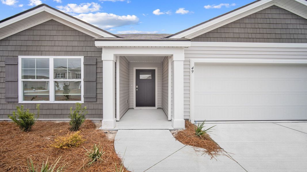 Representative exterior details of a home built from the Aria by D.R. Horton in The Retreat at East Argent, Ridgeland (Image 9).