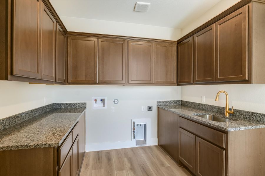 Representative furnished interior of a home built from the Avalon by Giddens Homes in Scofield Farms Estates, Georgetown (Image 127).