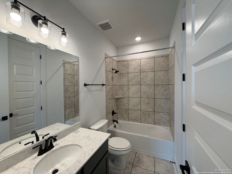 Furnished interior view inside a new home in Mesa Western, Cibolo (Image 11). Furnished interior view inside a new home in Mesa Western, Cibolo (Image 11).