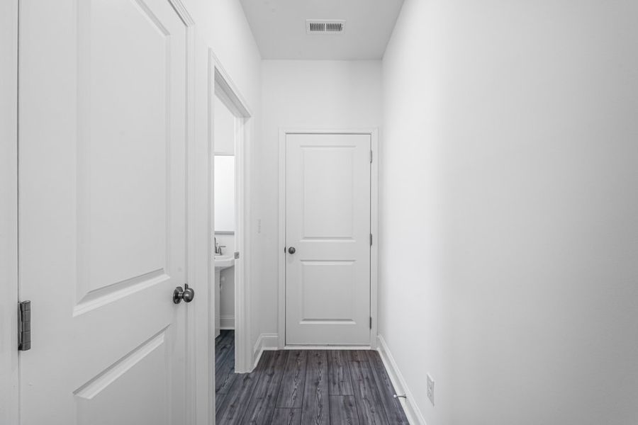 Spacious, unfurnished interior of a new home in Auburn Glen, Dacula (Image 28).