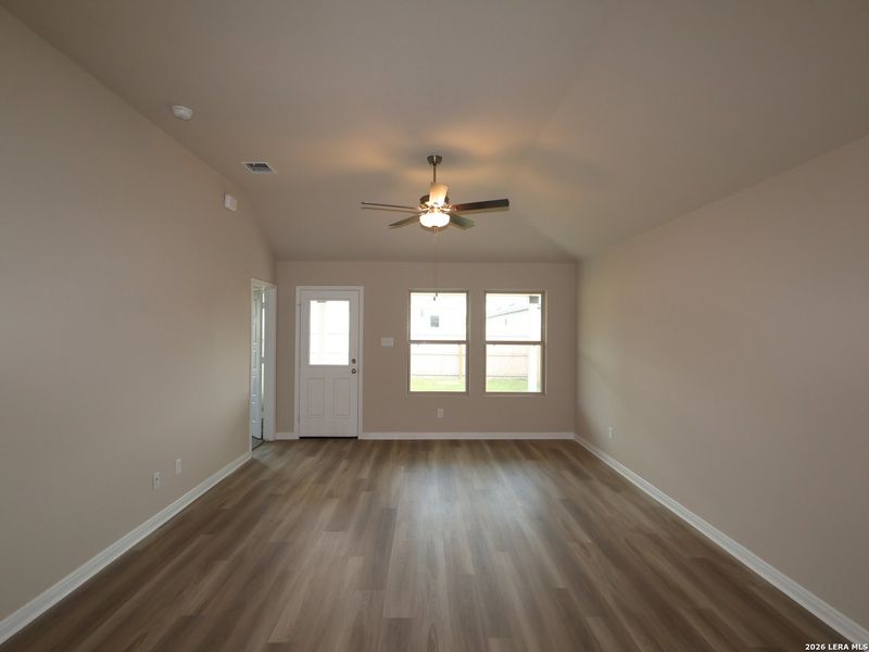 Spacious, unfurnished interior of a new home in Meadows at Clear Springs, New Braunfels (Image 24).