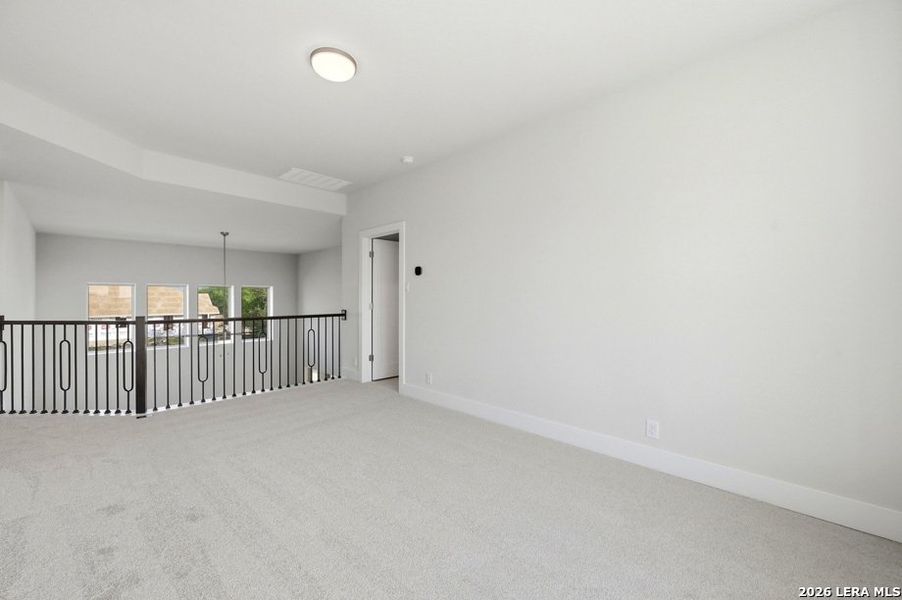 Spacious, unfurnished interior of a new home in Venado Crossing, Cibolo (Image 23).