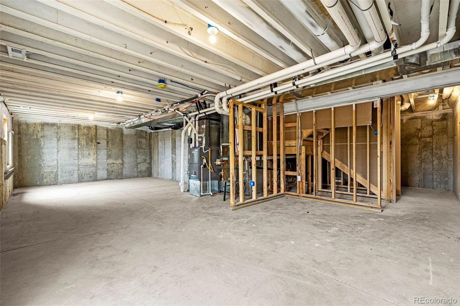 Spacious, unfurnished interior of a new home in , Colorado Springs (Image 11).