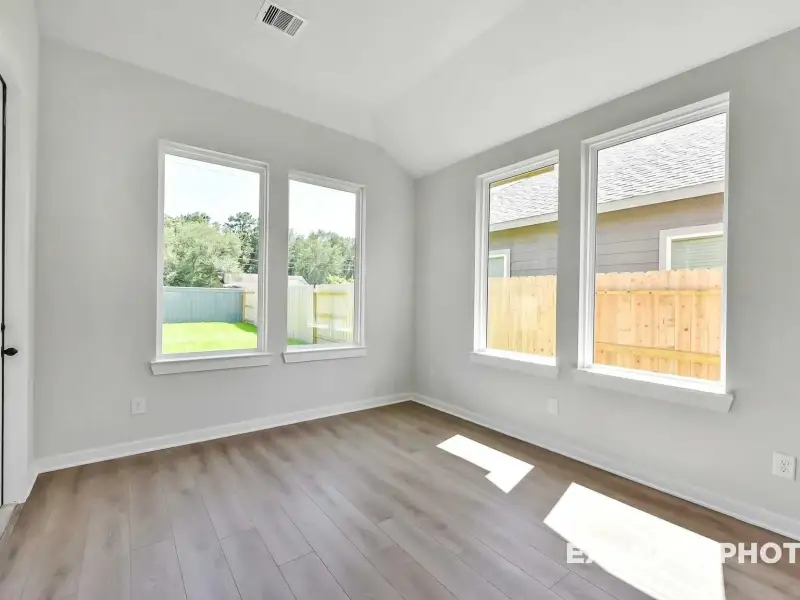 Spacious, unfurnished interior of a new home in Sundance Cove, Crosby (Image 17).