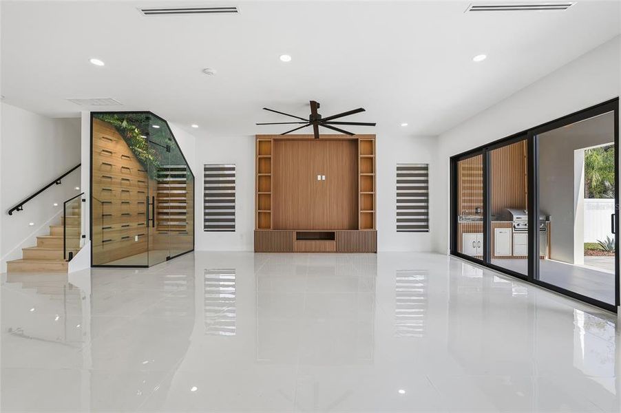 Spacious, unfurnished interior of a new home in , Tampa (Image 55).