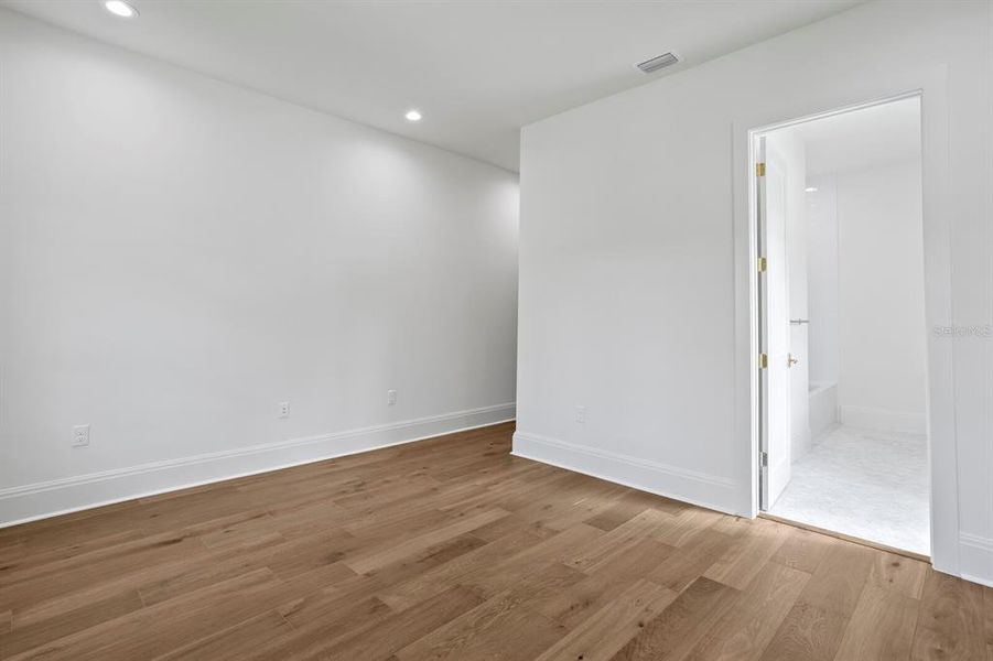 Spacious, unfurnished interior of a new home in , Tampa (Image 67). Spacious, unfurnished interior of a new home in , Tampa (Image 67).